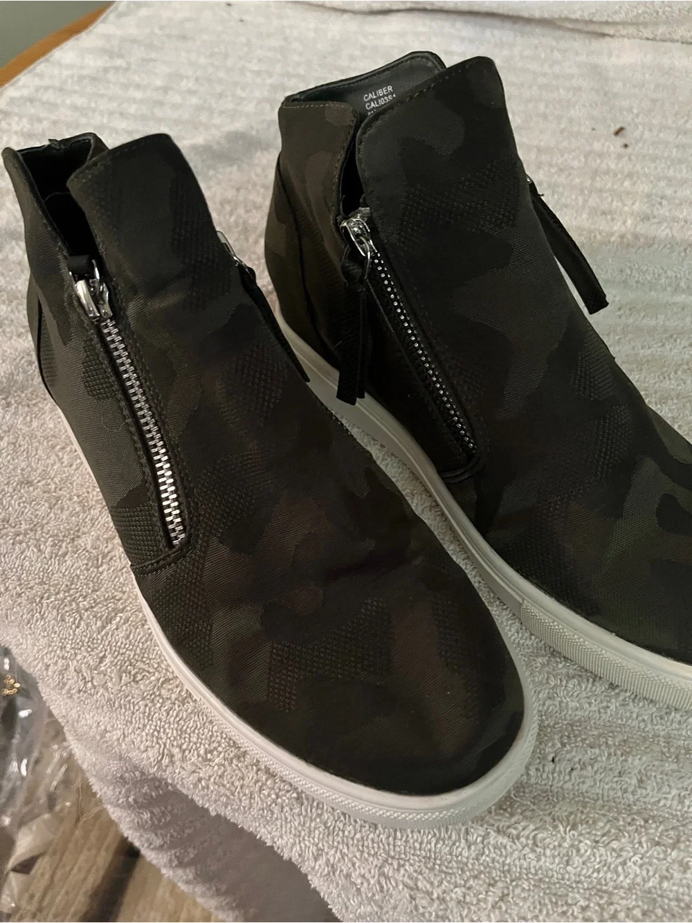 Steve Madden Men's Dark Olive Camo Slip-On Sneakers with Side Zipper 5